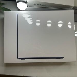 🔥 BRAND NEW FACTORY SEALED MacBook Air 13.6” – Midnight 🔥